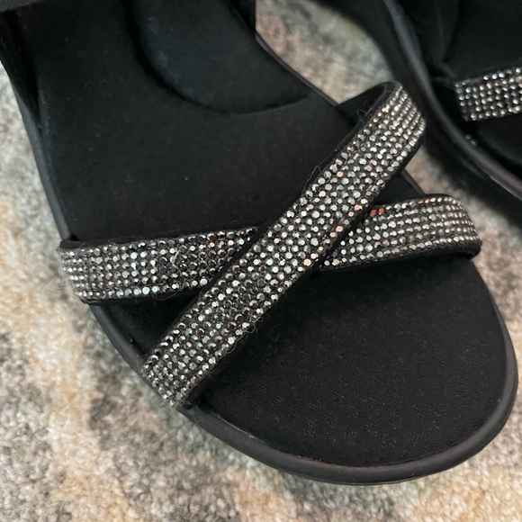 NWT Memory Foam Rhinestone Skechers Sandals - Picture 2 of 4